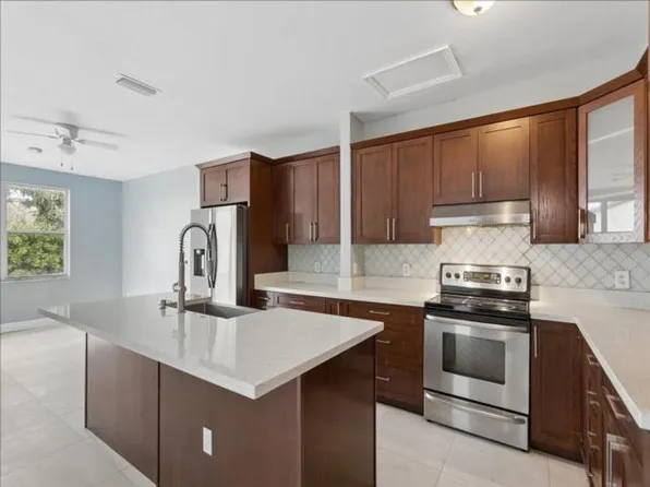 15895 NW 5th St, Pembroke Pines, FL 33028