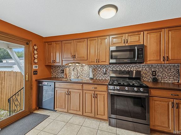 4th image of 340 Wimbledon Ct