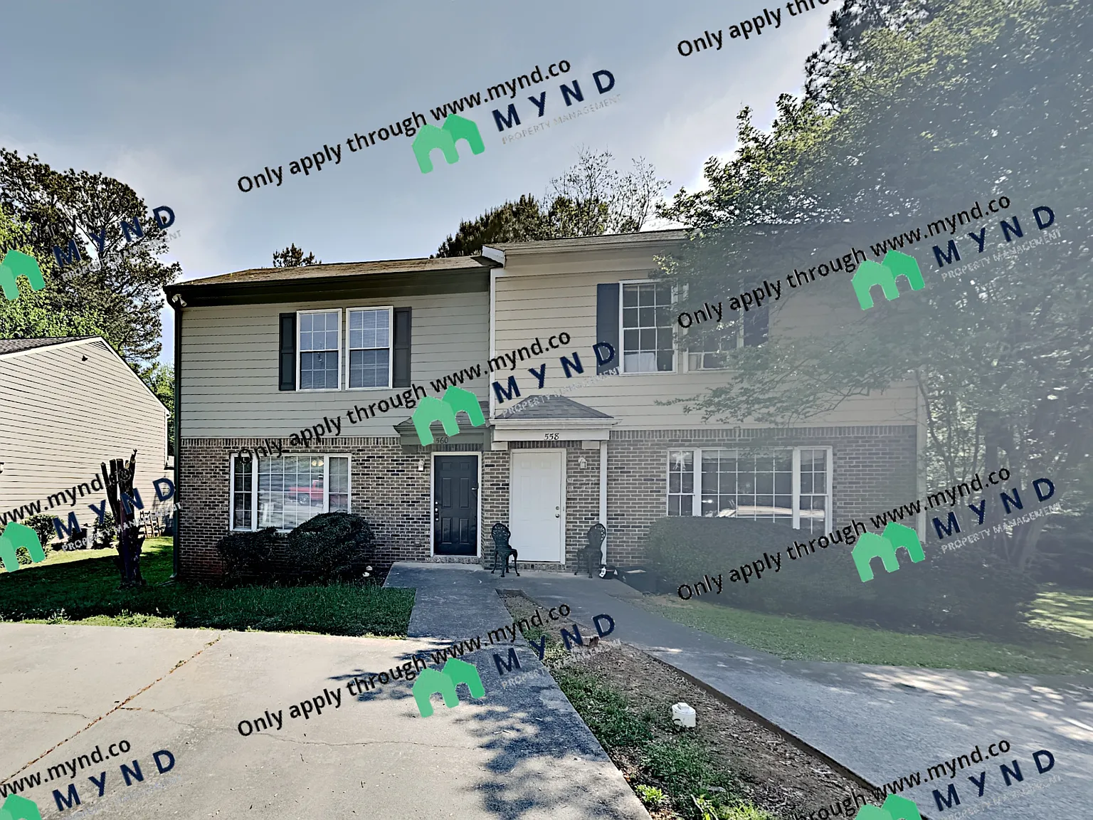 560 Manning Rd photo 1