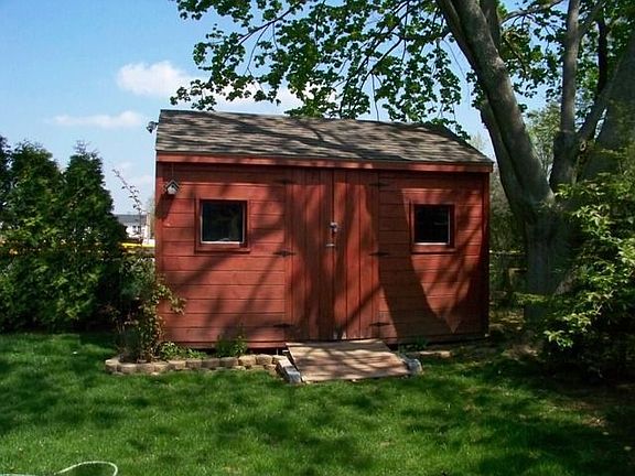 Shed with electricity