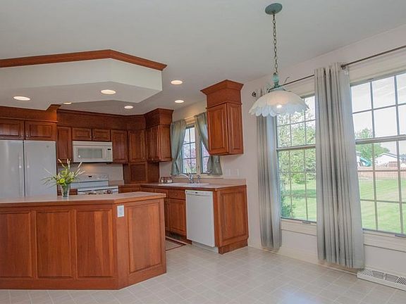3rd image of 909 Brandywine Dr