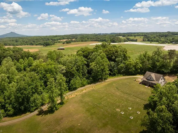 186 Pipers Creek Trl, Ararat, NC 27007