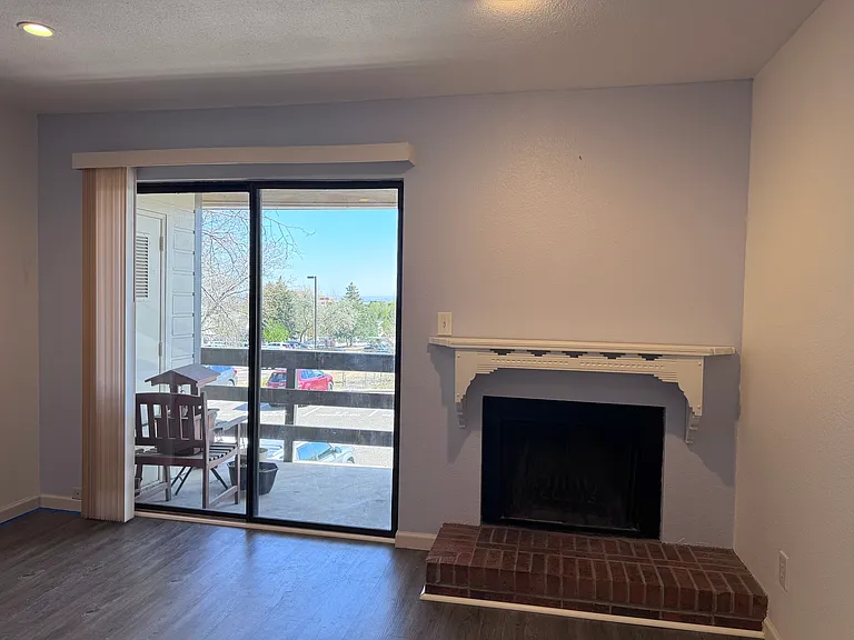 579 Wright St #203 — Photo 3