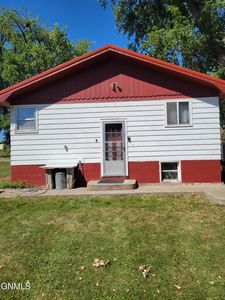 202 4th Ave SW, Ashley, ND, 58413