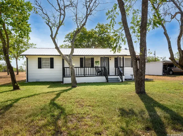 1880 SANDY ELM RD, La Vernia, TX 78121