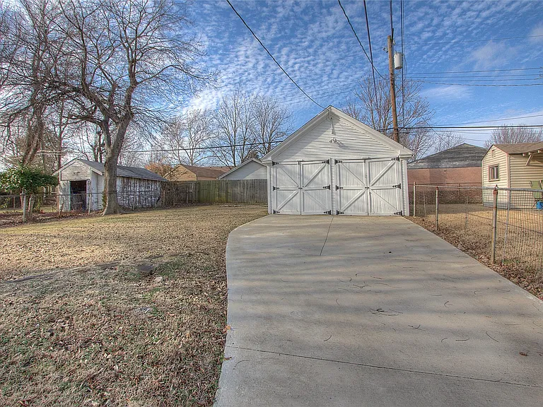 1316 S Knoxville Ave — Photo 17