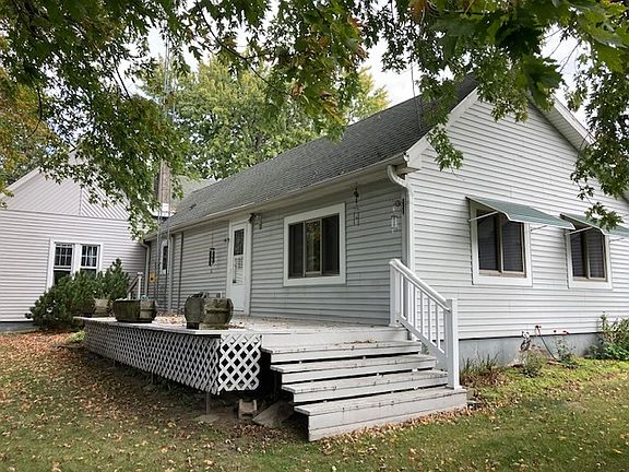 5th image of 601 SW Iroquois Ave