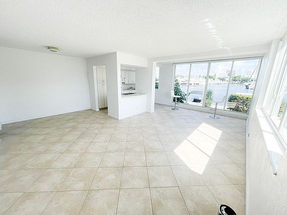 5th image of 3013 Harbor Dr APT 1B