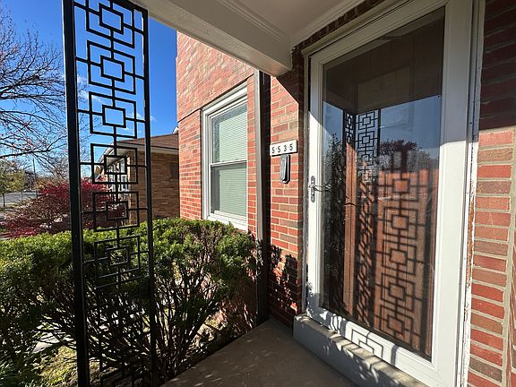 2nd image of 5535 Chippewa St APT 1W