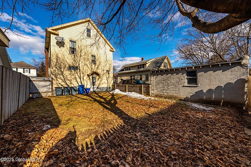 4th image of 180 Benson Street
