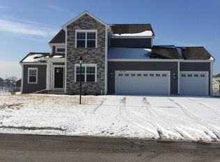 W136N6155 Weyer Farm Dr, Menomonee Falls, WI 53051