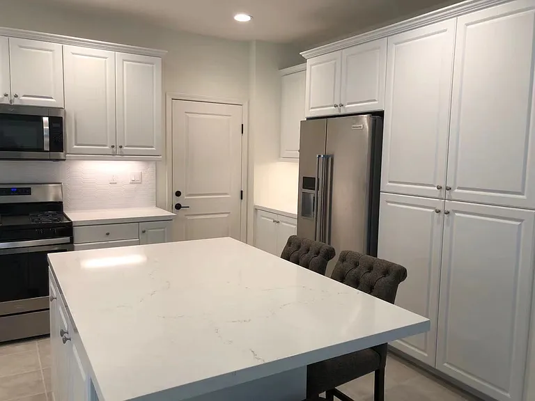 105 Henson — Photo 10