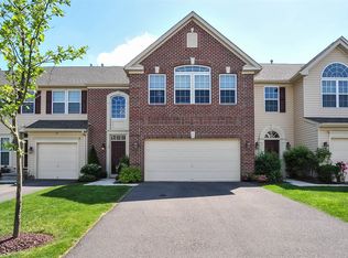 18 Oak Leaf Ln, Tinton Falls, NJ 07712