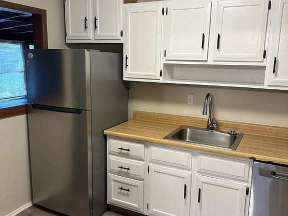 3rd image of 1021 Uvalda St
