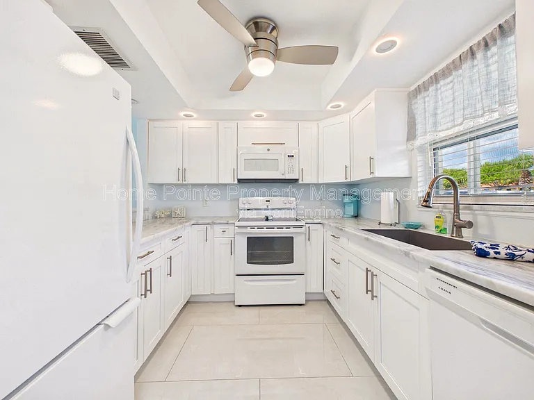 300 Valley Stream Dr #3D — Photo 8