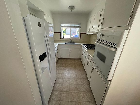 3rd image of 204 Lauren Ave