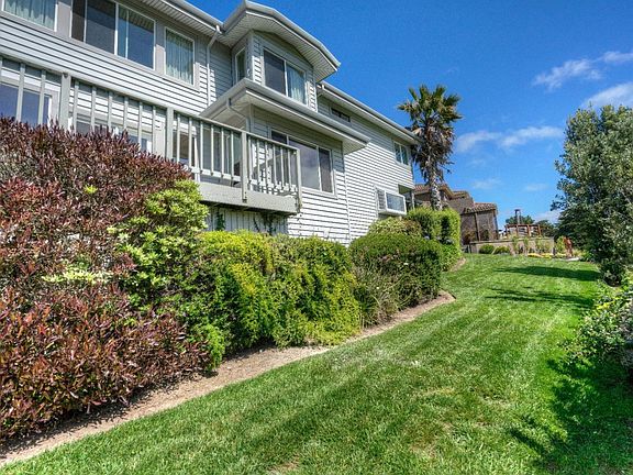 3rd image of 36 Fairway Pl