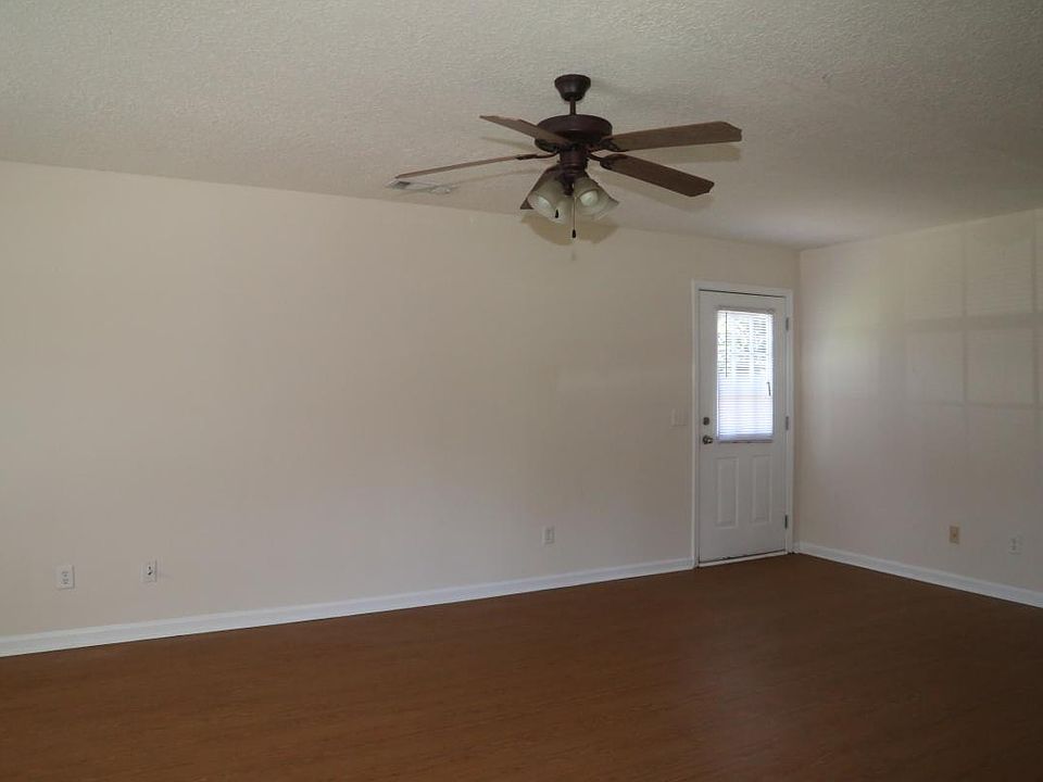 1st image of 105B Lindsay Ct