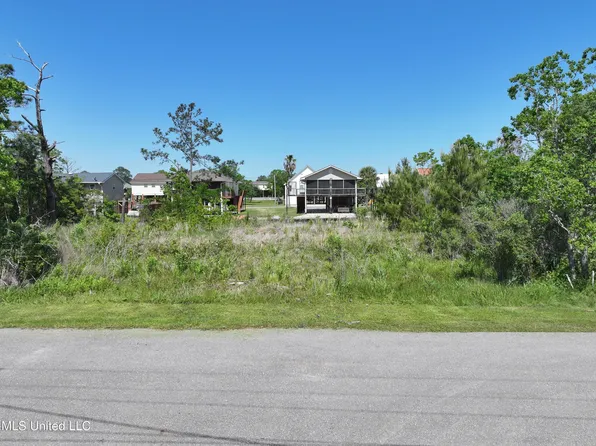 10009 Louisiana St, Bay Saint Louis, MS 39520