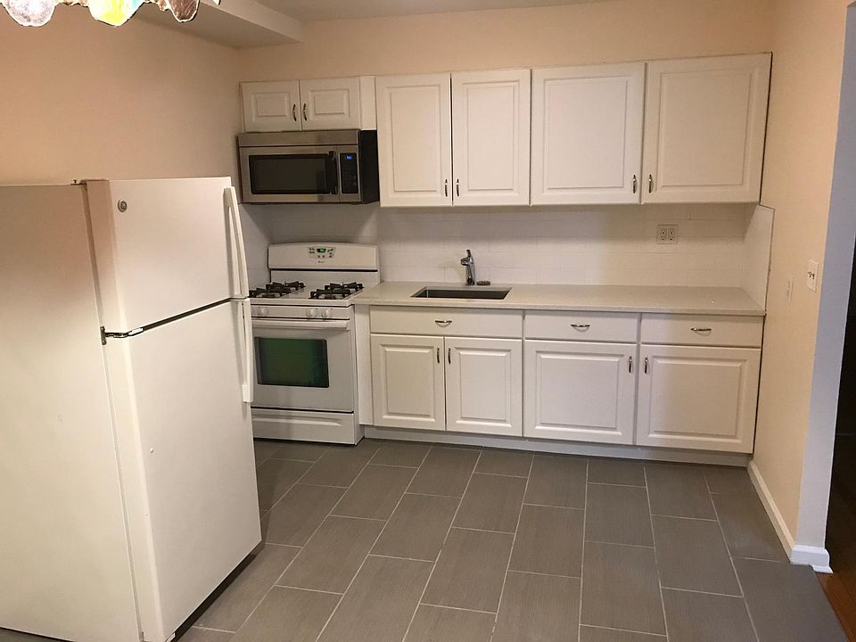 2nd image of 77 Parrott Pl #1