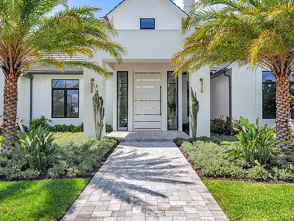 4th image of 2015 Lockheed Terrace