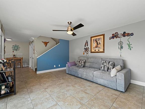 5th image of 920 SW 118th Ter