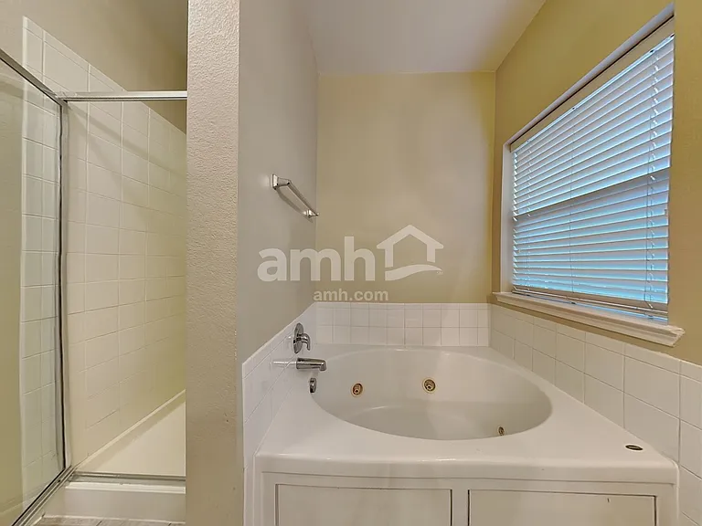 1003 Utopia Ln — Photo 14