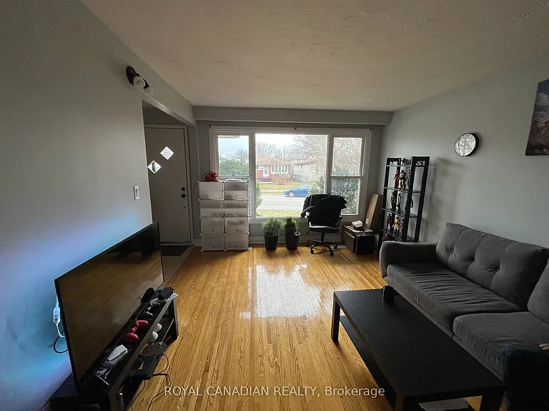 644 Athol St E #MAIN — Photo 7