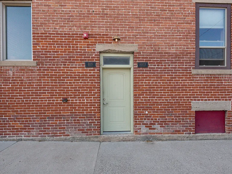 819 1st Ave S #C — Photo 6