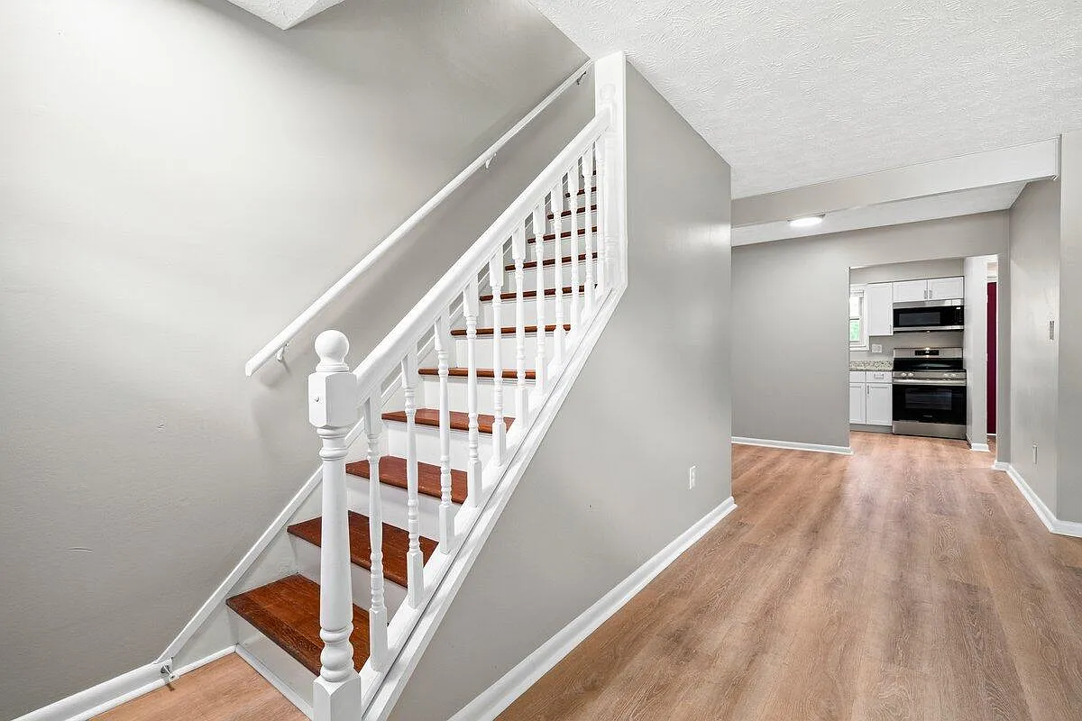 2 bed, 1.5 bath, 914 sqft, $1,695 — Photo 4