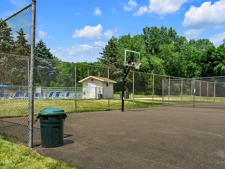 Arbor Lakes Basketball Court