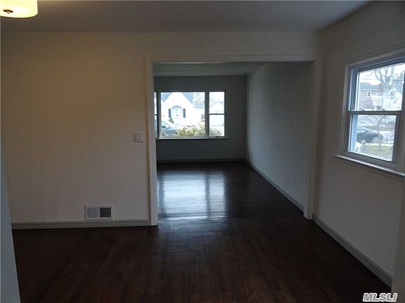 4th image of 62 Nassau Ave