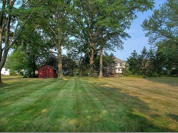 2nd image of 598 Meadowlane Dr