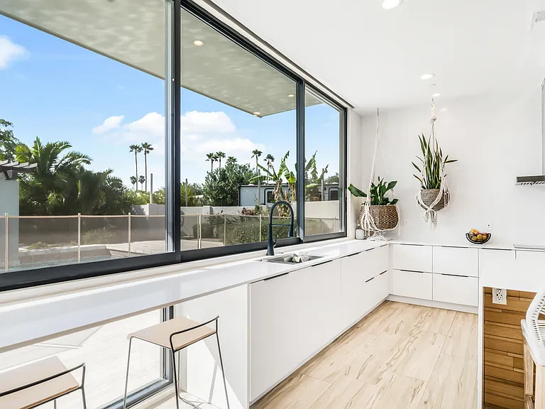 7417 E Paradise Dr — Photo 9