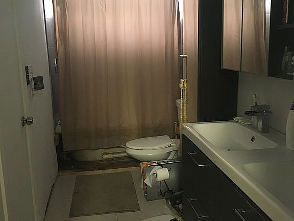 3rd image of 517 NE 38th St #9