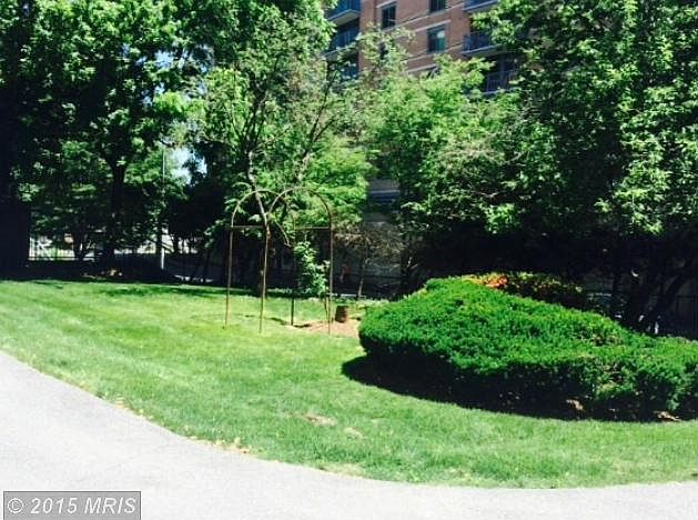 2nd image of 4885 Edgemoor Ln