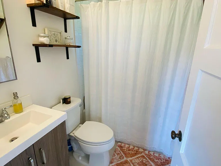 517 E Blithedale Ave — Photo 5