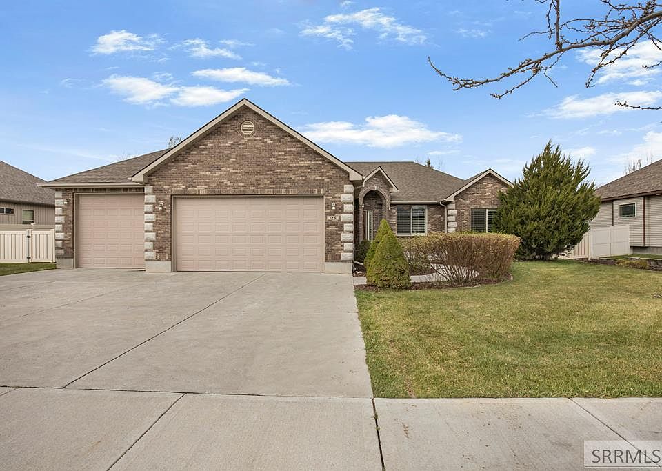 1st image of 126 Stillwater Dr