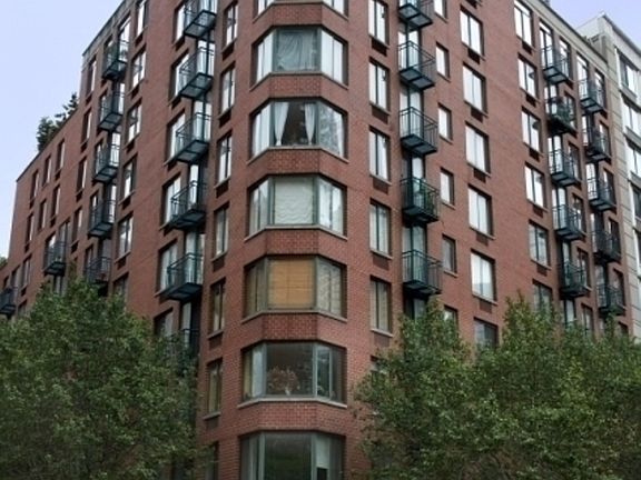 5th image of 311 Greenwich St APT 7H