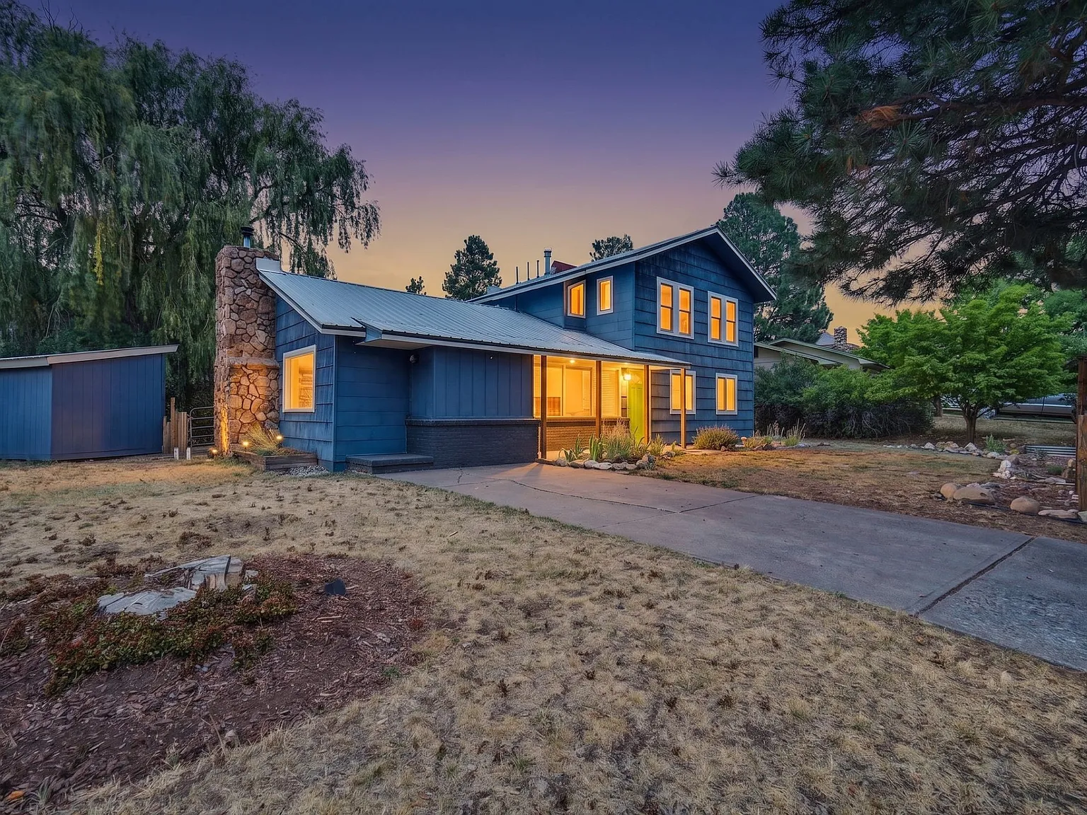 305 Mesa Drive - 1 — Photo 2