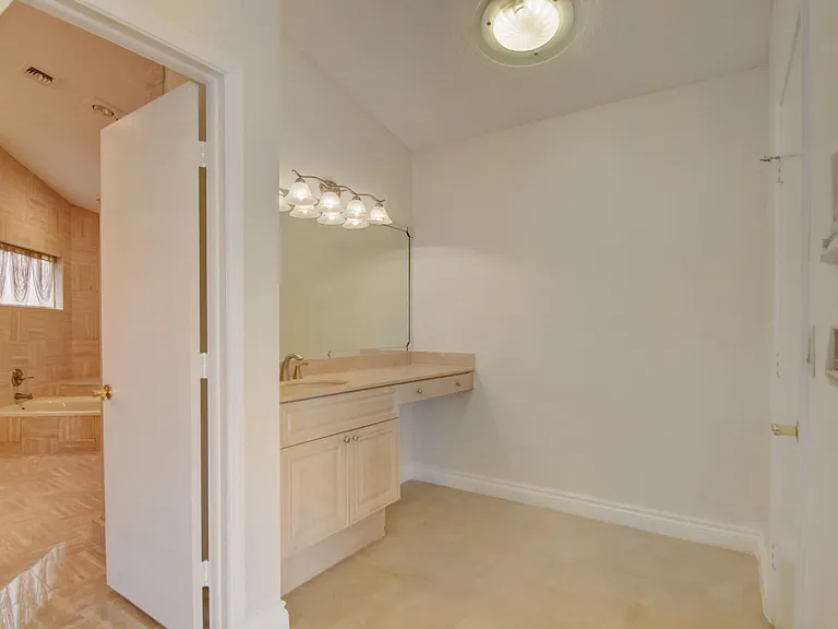 22595 Esplanada Cir W — Photo 31