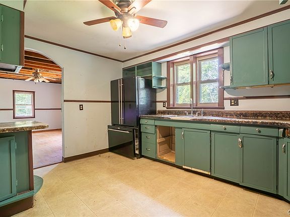 4th image of 225 Lovers Leap Rd