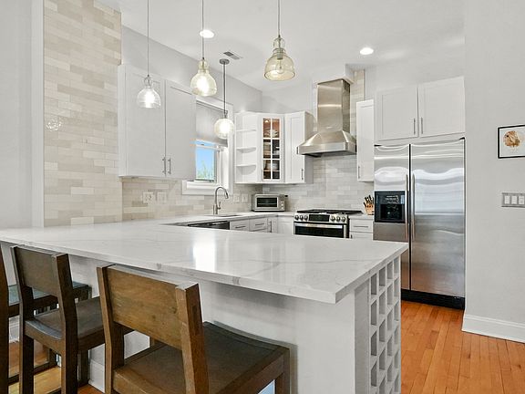 3rd image of 1931 N Damen Ave APT 2N