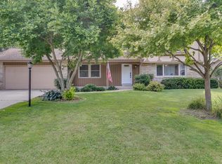 5536 Whirlaway Ln, Racine, WI 53402