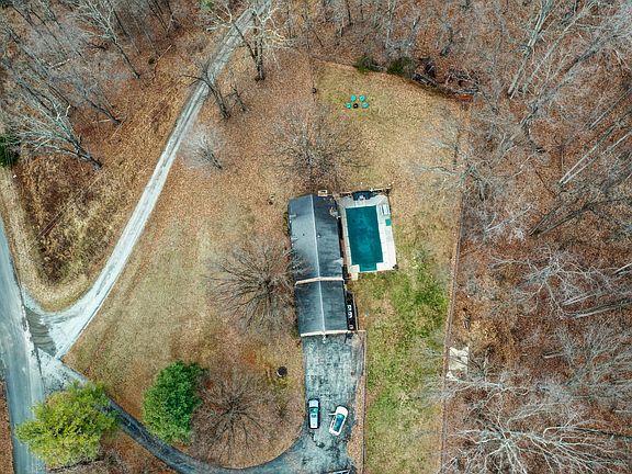 5th image of 520 Rolling Hill Dr