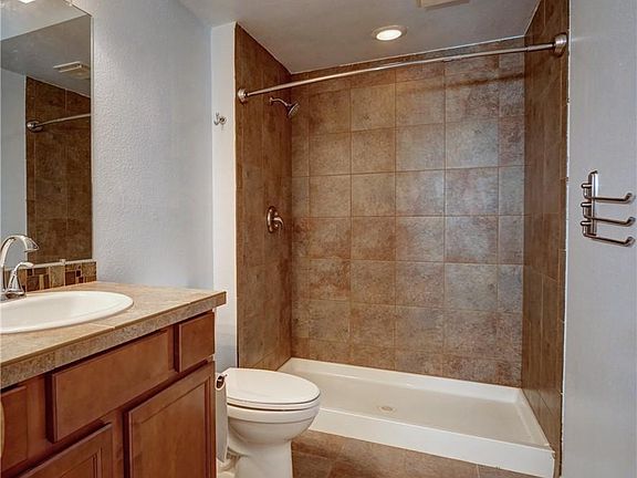 4th image of 21137 NE 18th St