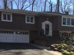 53 Cliftwood Dr, Huntington, NY 11743