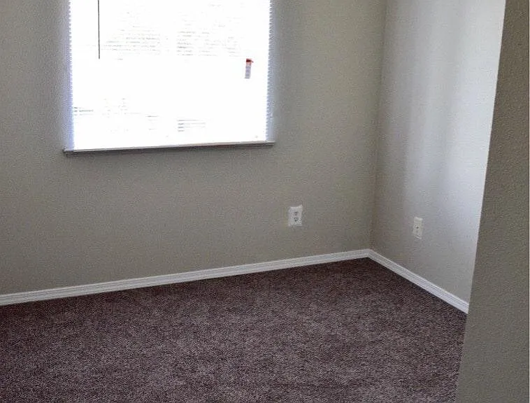 885 NE Scott Ct — Photo 18