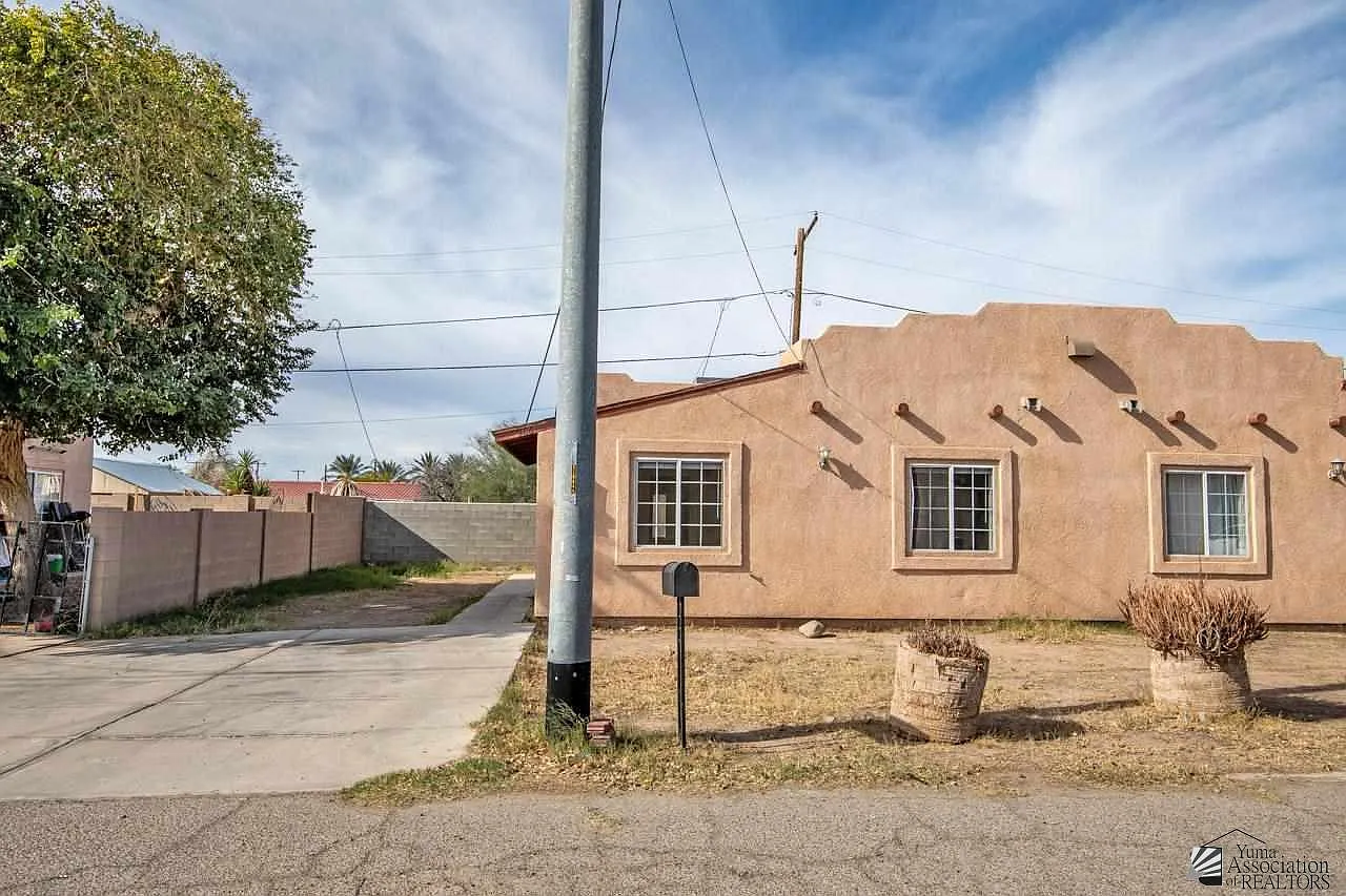 3 bed, 2.0 bath, 902 sqft, $1,250 — Photo 2