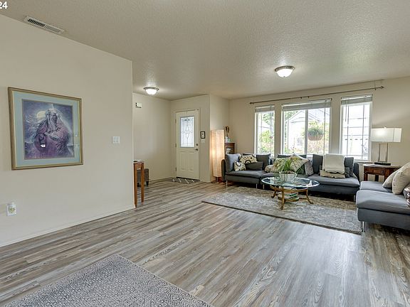 5th image of 1534 W East Pl